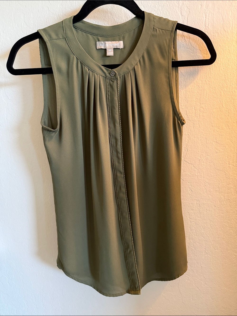 Banana Republic Olive Green Sleeveless Pleat-Front Camisole